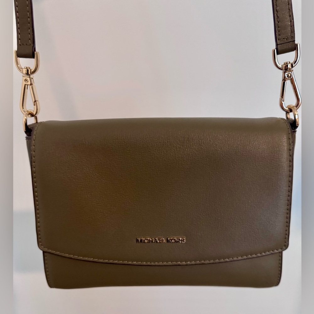 Michael Kors Olive Crossbody purse